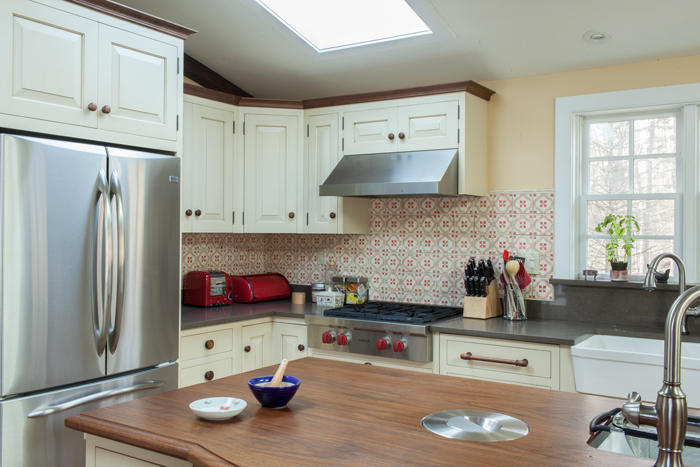 kitchen-apron-sink-skylight