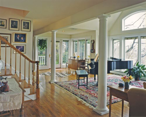 living-room-traditional-columns